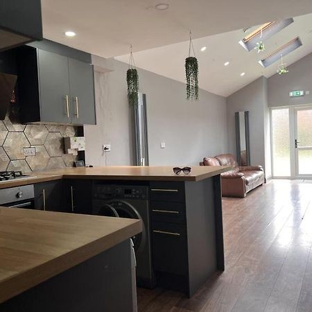 Ferienwohnung 6D Hosting Coventry Exterior foto